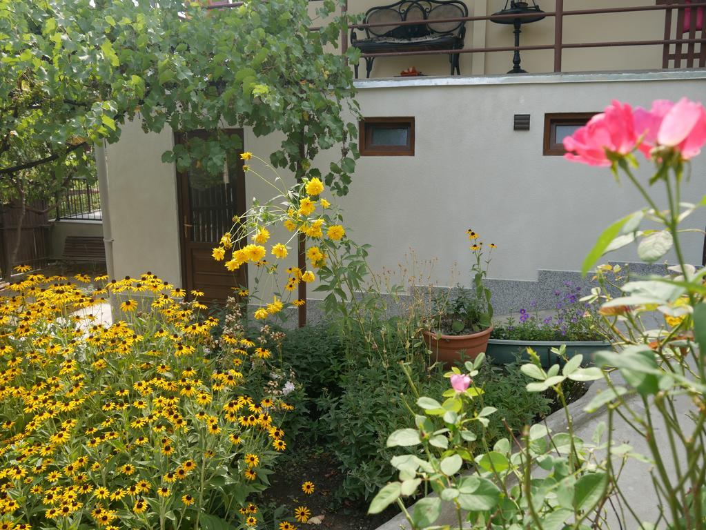 Luxury Apartment At Pirosmani 22 In Central Bordschomi Exterior foto